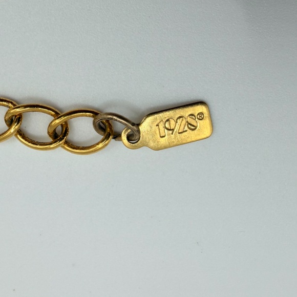 1928 Faux Pearl and Rose Pendant Necklace - Picture 4 of 8